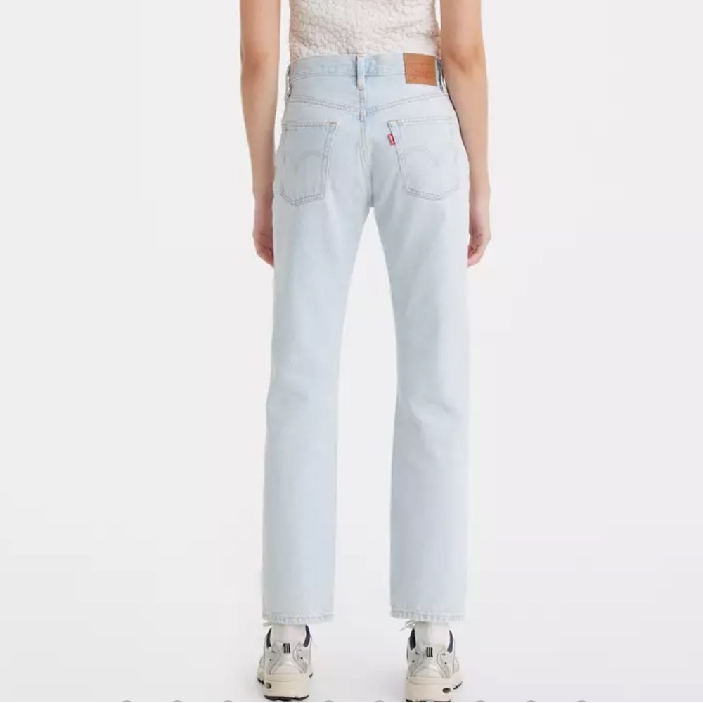 Levi's Original 501 Button Fly Straight Leg Jeans Light Wash Size 26 - Picture 3 of 8